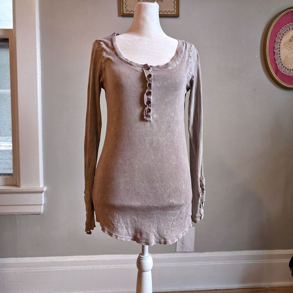 T Party Henley Long Sleeve Top Bleach Dye Crochet Bella Swan Size S
